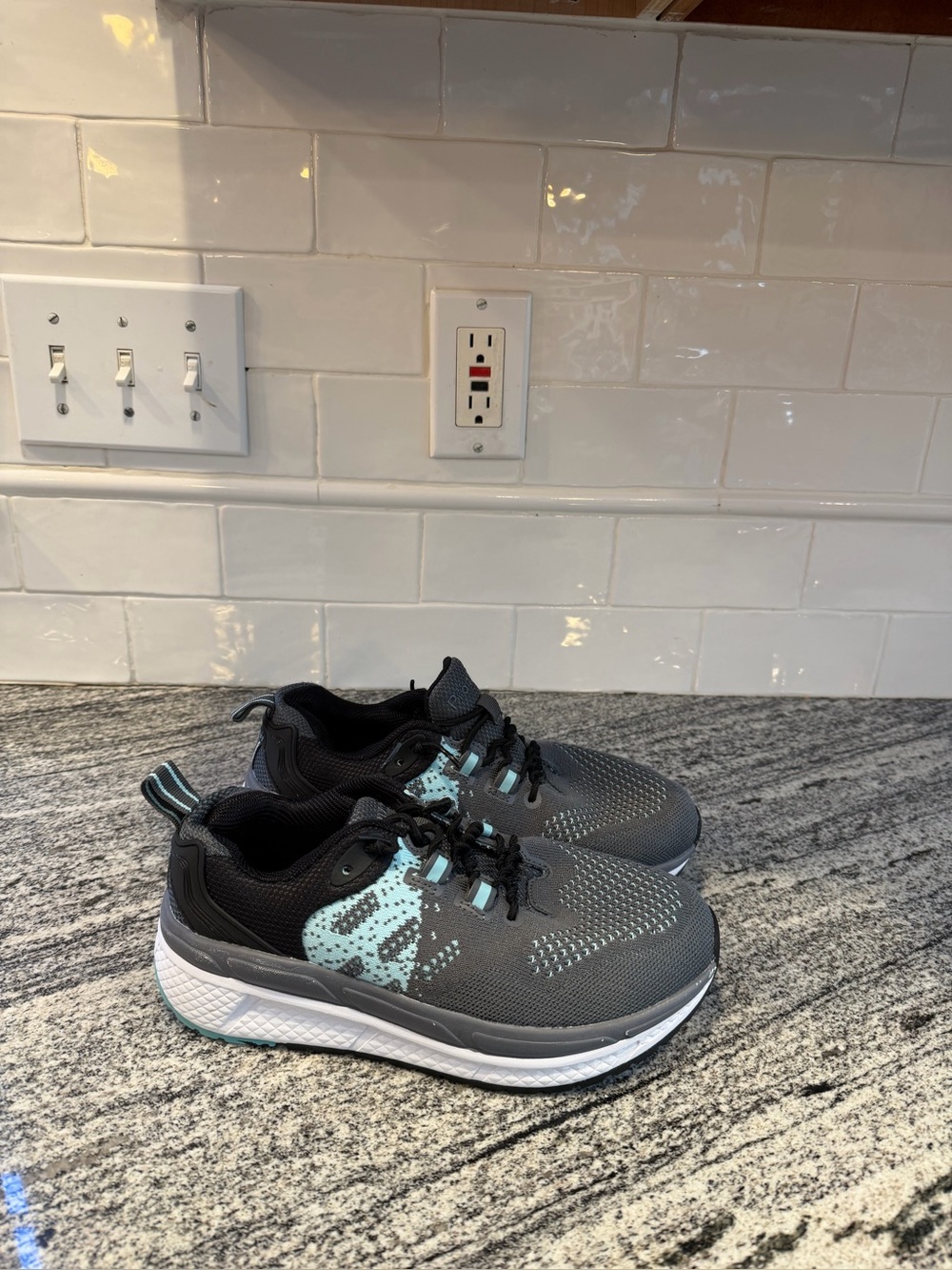 Women's Propet Ultra Size 6.5 2E/Extra Wide